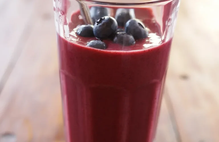 Delicious Blueberry Kefir Smoothie with fresh blueberries and vanilla kefir