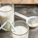 Delicious Oladi Pancakes with Fresh Berries and Creamy Sour Cream