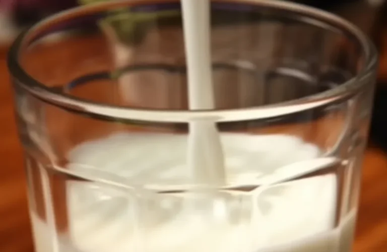 Comparison of kefir and yogurt showcasing their differences in texture and probiotics.