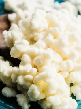 Lactose-free kefir drink rich in probiotics and nutrients, perfect for lactose intolerant individuals.